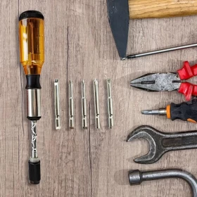 Semi-Automatic Screwdriver Set with 5 Interchangeable Bits